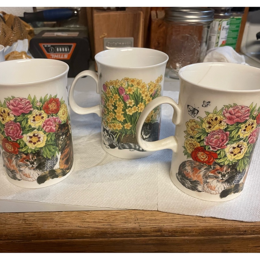 Cat mugs. Decorative.